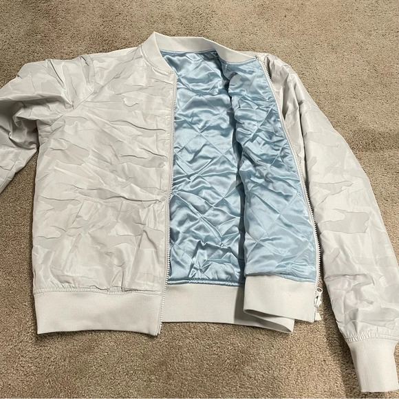 NWT Blanc Noir CAMO REVERSIBLE BOMBER Light gray camo - Picture 5 of 16